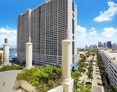 1750 N Bayshore Dr - Photo Thumbnail 11