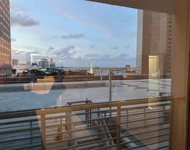 325 Biscayne Blvd - Photo Thumbnail 9