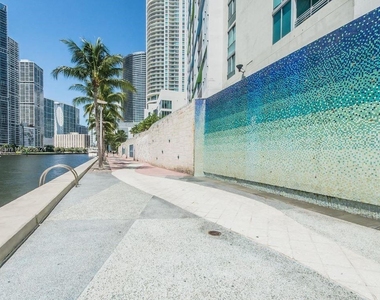 325 Biscayne Blvd - Photo Thumbnail 13