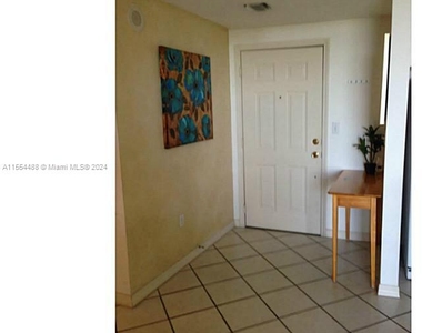 3500 Coral Wy - Photo Thumbnail 5