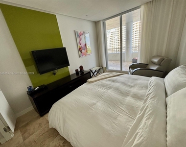 808 Brickell Key Dr - Photo Thumbnail 10