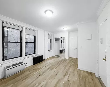 326 East 58th Street - Photo Thumbnail 2