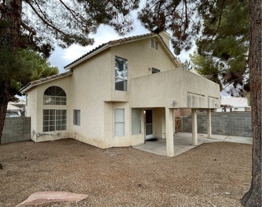 5617 Desert Creek Way - Photo Thumbnail 12