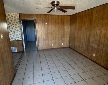 1015 Parmer Avenue - Photo Thumbnail 2