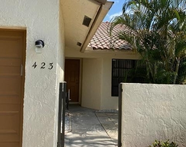 423 Cottonwood Place - Photo Thumbnail 0