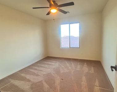 17544 W Desert Bloom St Street - Photo Thumbnail 10