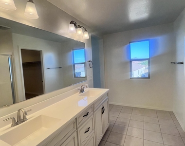 17544 W Desert Bloom St Street - Photo Thumbnail 11