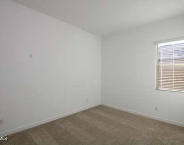 9334 W Roma Avenue - Photo Thumbnail 6