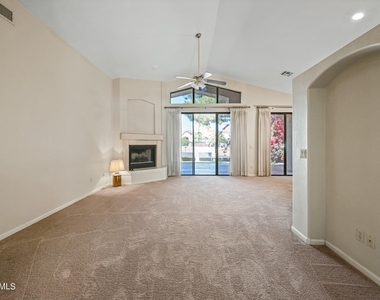 4624 N Desert Stream Way - Photo Thumbnail 8