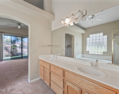 4624 N Desert Stream Way - Photo Thumbnail 25