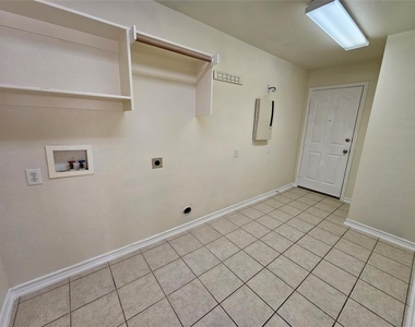 3412 Furlong Way - Photo Thumbnail 7