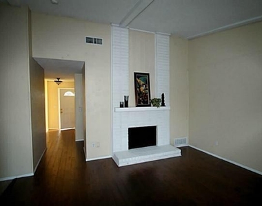 2922 Fair Meadow Drive - Photo Thumbnail 3