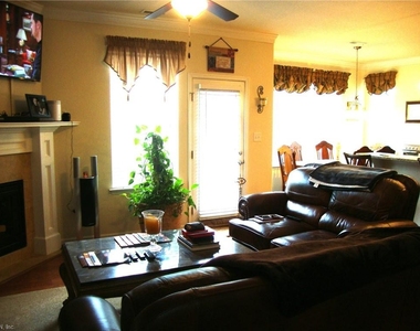 709 Valentine Lane - Photo Thumbnail 2