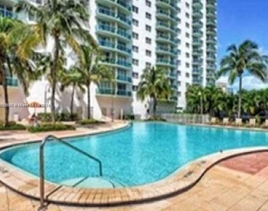 19380 Collins Ave - Photo Thumbnail 1