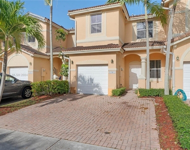 12463 Sw 124th Path - Photo Thumbnail 10