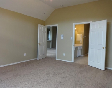 1451 Sand Lake Lane - Photo Thumbnail 10