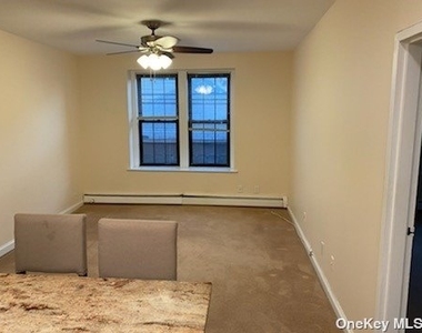 310 Riverside Boulevard - Photo Thumbnail 5