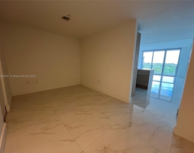 16385 Biscayne Blvd - Photo Thumbnail 14