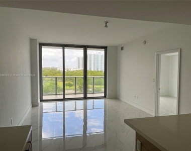 16385 Biscayne Blvd - Photo Thumbnail 3