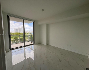 16385 Biscayne Blvd - Photo Thumbnail 5