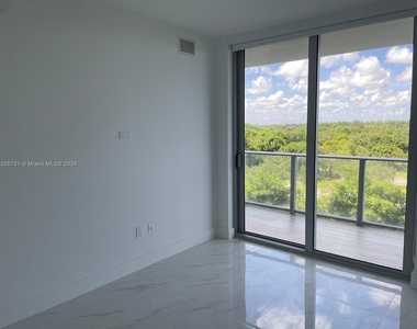 16385 Biscayne Blvd - Photo Thumbnail 6