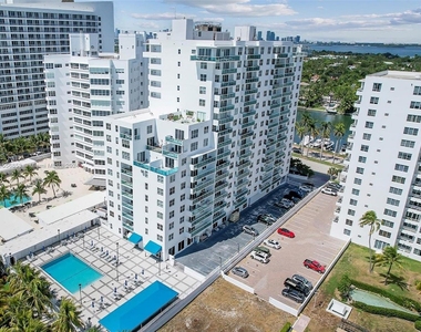 5001 Collins Ave - Photo Thumbnail 0