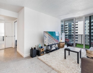 3140 S Ocean Dr - Photo Thumbnail 19