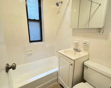 326 East 58th Street - Photo Thumbnail 10