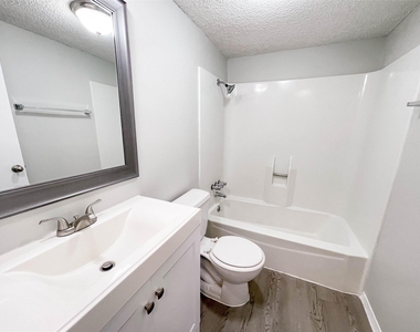 8907 Parkfield Dr - Photo Thumbnail 10