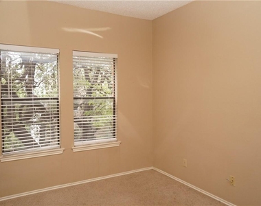 2706 Salado St - Photo Thumbnail 10