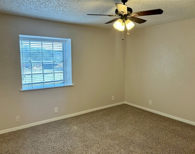 2804 Skyway Cir - Photo Thumbnail 10