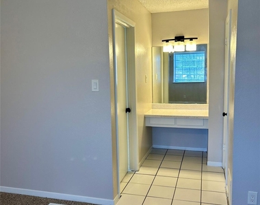 2804 Skyway Cir - Photo Thumbnail 11