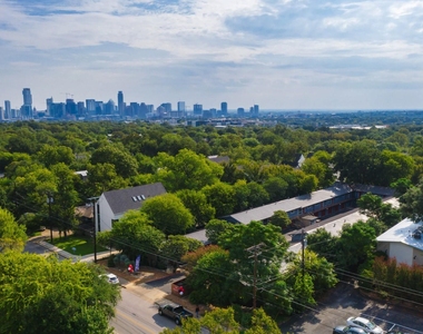 2017 Bluebonnet Ln - Photo Thumbnail 3