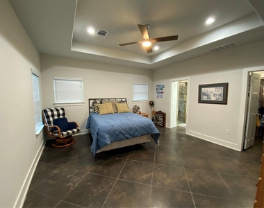 10605 Creekwood - Photo Thumbnail 13