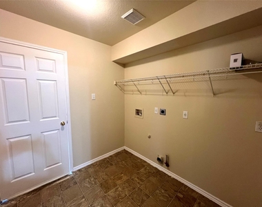 2829 Deerfern Ln - Photo Thumbnail 22