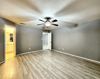 220 Carriage Way - Photo Thumbnail 11