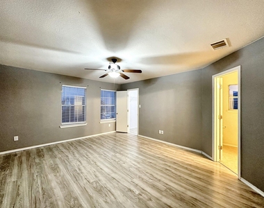 220 Carriage Way - Photo Thumbnail 12