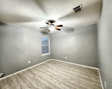 220 Carriage Way - Photo Thumbnail 18