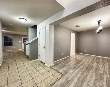 220 Carriage Way - Photo Thumbnail 4