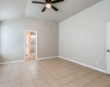 8518 Trumpet Cir - Photo Thumbnail 14