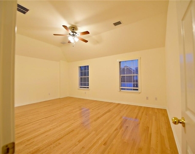 4220 N Summercrest Loop - Photo Thumbnail 14