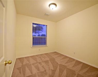 4220 N Summercrest Loop - Photo Thumbnail 10