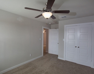 113 Lakeview Ct - Photo Thumbnail 16