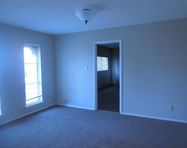 5607 Cordell Ln - Photo Thumbnail 3