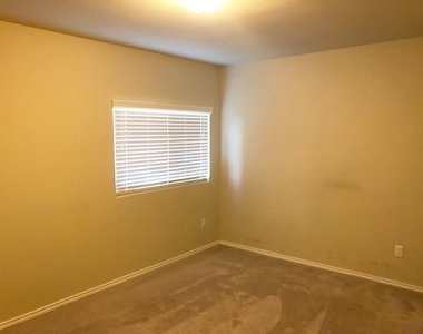 17804 Bridgefarmer Blvd - Photo Thumbnail 12