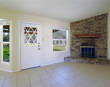 507 Riverwood Dr - Photo Thumbnail 4