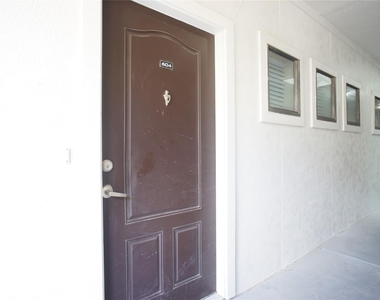 2505 San Gabriel St - Photo Thumbnail 2