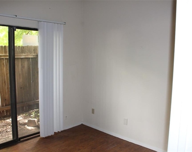 2815 Rio Grande St - Photo Thumbnail 16