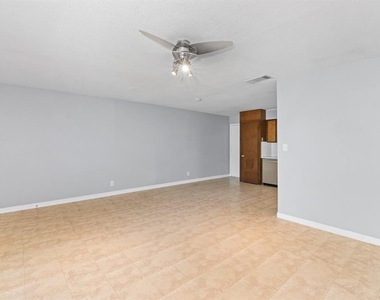 2712 Saint Edwards Cir - Photo Thumbnail 10