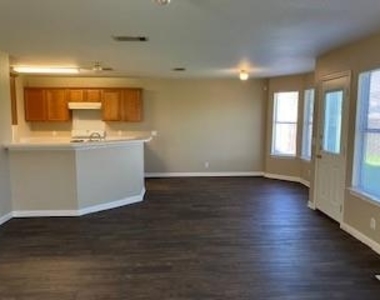 511 Zebra Dr - Photo Thumbnail 2